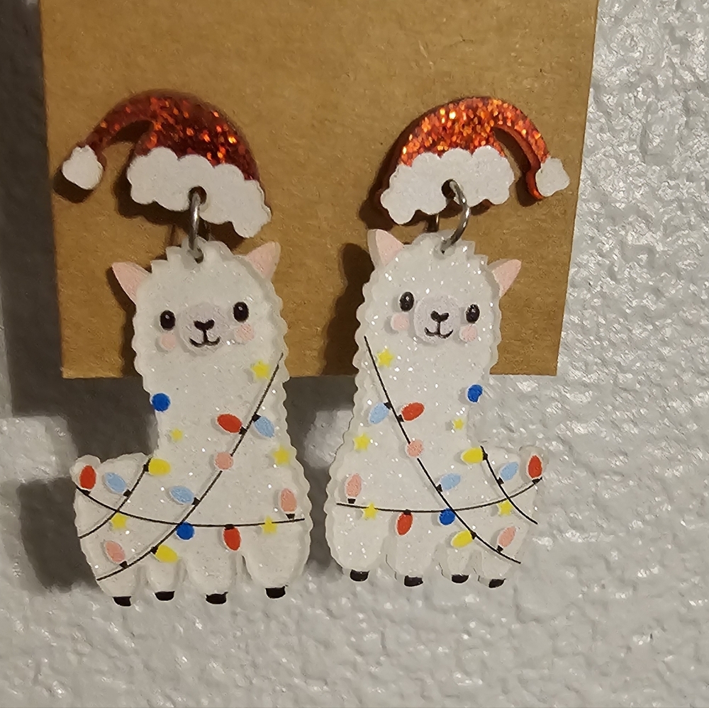 Holly Santa Llama Arcylic Dangle Christmas Earrings NWOT - Picture 4 of 5